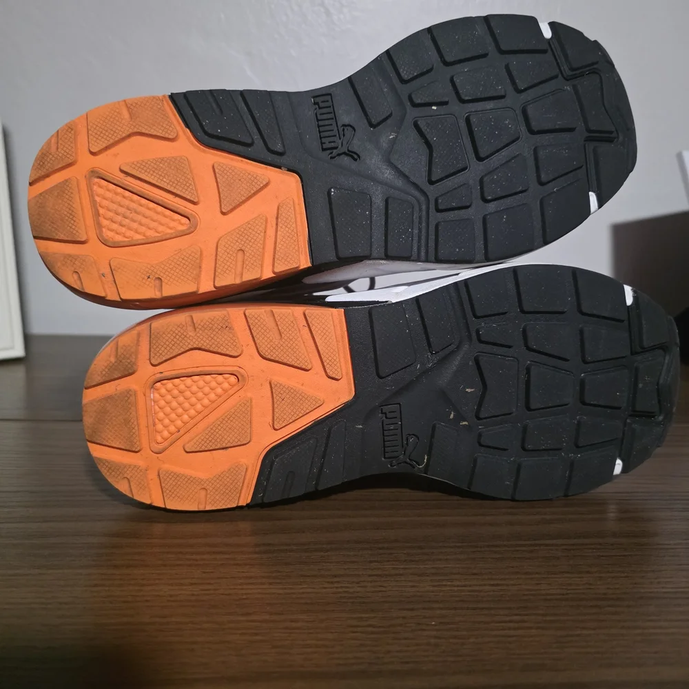Puma Men's Gray and Orange Sneakers - Picture 4 of 6